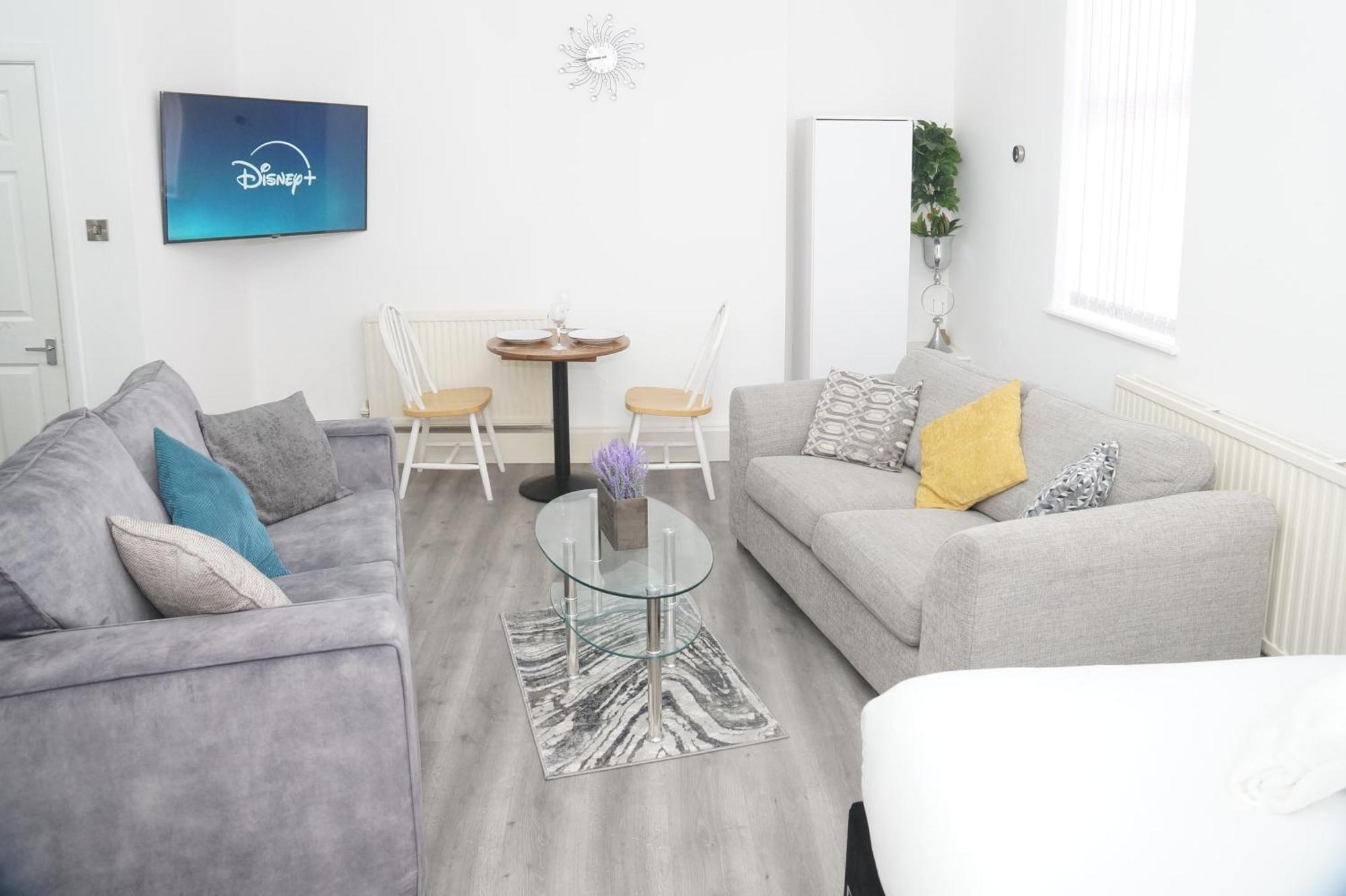 Affordably Elegant Close To Coop Live, Etihad Stadium And Centre *
