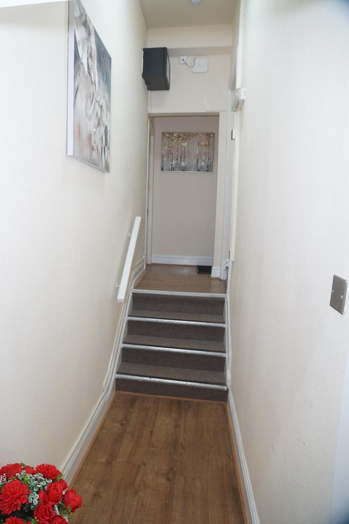 Apartment Affordably Elegant Close To Coop Live, Etihad Stadium And Centre *